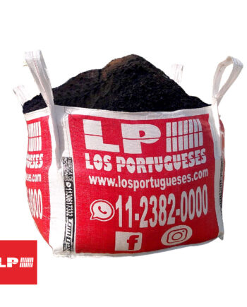 Bolsón de tierra negra